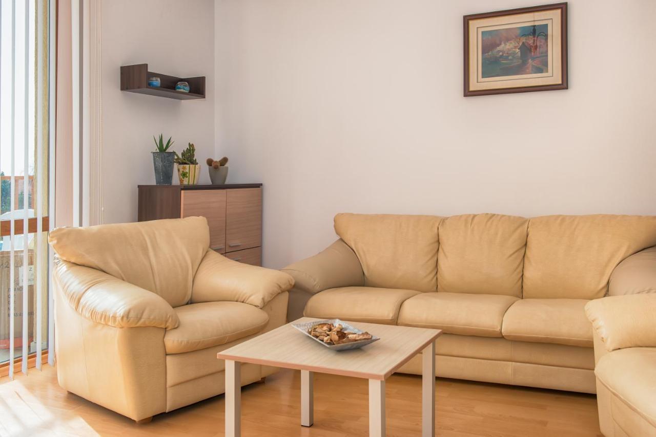 Montemar Villa *