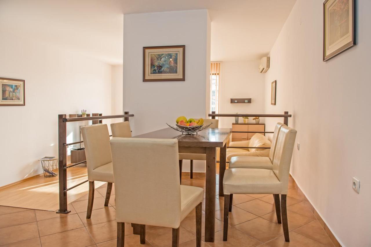 Montemar Villa *